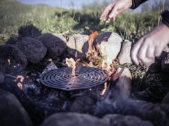 Petromax Gietijzeren Onderzetter Met Pootjes -BuitenBBQ Verkoopwinkel petromax gietijzeren onderzetter met pootjes 1